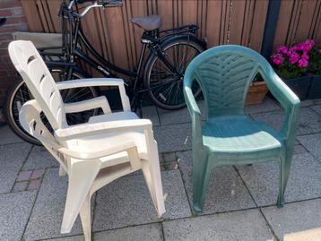 Gratis tuinstoelen beschikbaar voor biedingen