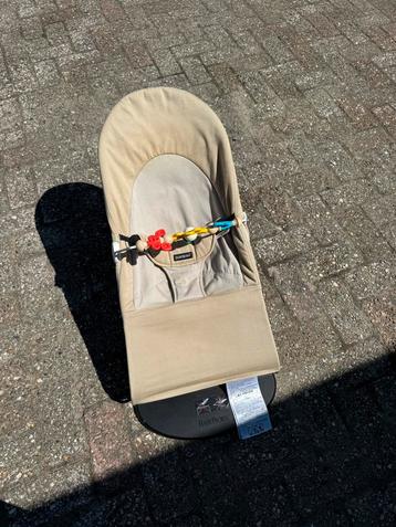 Babybjorn Wipstoeltje met speelgoed beschikbaar voor biedingen