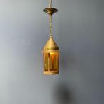 Messing lantaarn hanglamp ganglamp met geel glas vintage oud, Huis en Inrichting, Lampen | Hanglampen, Minder dan 50 cm, Gebruikt