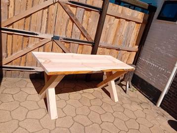 Tuintafel boomstamtafel van douglas hout  beschikbaar voor biedingen