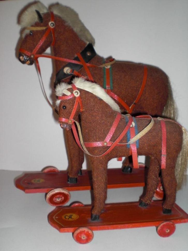 2 antieke vintage speelgoed paarden op wieltjes, Antiek en Kunst, Antiek | Speelgoed, Ophalen of Verzenden