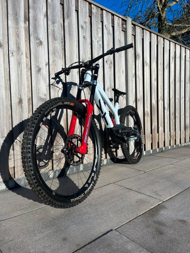 YT Tues CF Pro Downhill Mountainbike, Fietsen en Brommers, Fietsen | Mountainbikes en ATB, Gebruikt, Heren, Overige merken, 49 tot 53 cm