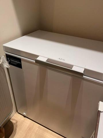 AEG Grote Bovenlader Vriezer - 5 Maanden Oud beschikbaar voor biedingen