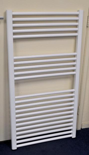 Witte handdoekradiator 60 x 111,8 cm – met ophangset NIEUW  beschikbaar voor biedingen
