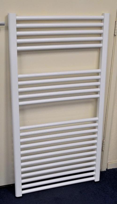 Witte handdoekradiator 60 x 111,8 cm – met ophangset NIEUW, Doe-het-zelf en Verbouw, Verwarming en Radiatoren, Nieuw, Radiator