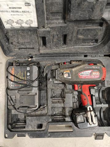 Max RB398 Vlechtmachine met oplader en koffer beschikbaar voor biedingen