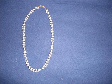 zwart/wit 2 strengen 48cm ketting beschikbaar voor biedingen