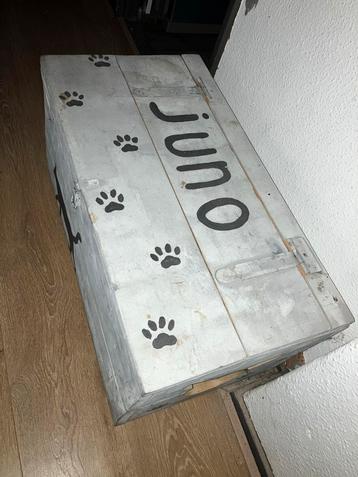 Houten kist voor om kattenbak beschikbaar voor biedingen