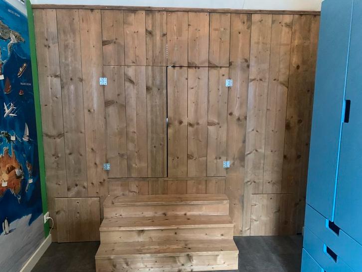 Houten bedstee met trapje, opbergladen en nachtkastje, Huis en Inrichting, Slaapkamer | Bedden, Gebruikt, Tweepersoons, Hout, Ophalen