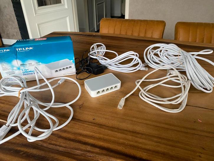 Aangeboden TP link en TL, Computers en Software, Pc- en Netwerkkabels, Zo goed als nieuw, Ophalen of Verzenden