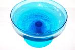 Prachtige blauwe  schaal op voet. Hoogte14 cm-doorsnee 20,5, Schaal, Rond, Ophalen of Verzenden, Glas