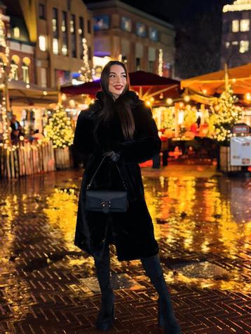 Long black fur coat bontjas beschikbaar voor biedingen