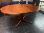 Deense vintage tafel jaren ‘60 rond / ovaal, Ophalen