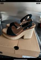 Merk Ugg maat 7 ( 38, Ophalen of Verzenden, Zo goed als nieuw, Zwart, Sandalen of Muiltjes