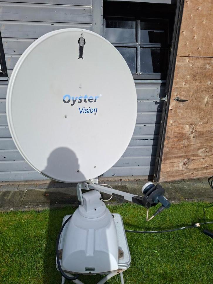 Volautomatische oyster schotel antenne, Caravans en Kamperen, Camper-accessoires, Zo goed als nieuw, Ophalen