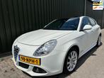 Alfa Romeo Giulietta 1.4 T Distinctive met Nieuwe APK, Auto's, Alfa Romeo, Voorwielaandrijving, Gebruikt, 4 cilinders, Wit