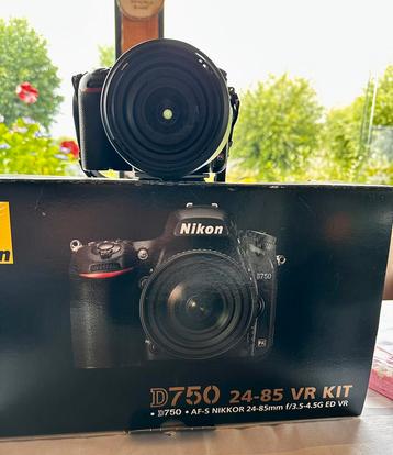 Nikon D750 Full frame met lens. slechts 8000 clicks beschikbaar voor biedingen