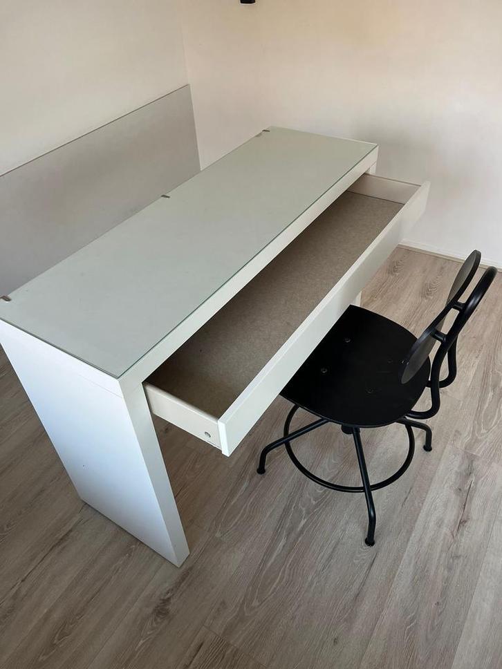 Toilet/make-uptafel MALM & bureaustoel KULLABERG (Ikea), Huis en Inrichting, Bureaus, Zo goed als nieuw, Bureau, In hoogte verstelbaar
