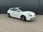 Alfa Romeo Giulietta 1.4 Turbo 170 pk Automaat!!, Auto's, 1280 kg, Zwart, 4 cilinders, Leder en Stof