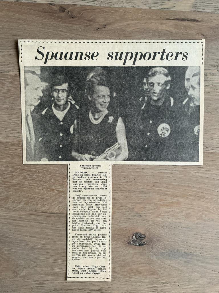 Voetbal krantenartikel Ajax Spaanse supporters 1967 Cruijff, Ophalen of Verzenden, 1960 tot 1980, Knipsel(s)