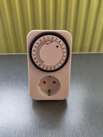 2 x Tijdschakelklok mechanisch. Samen € 4,-, Doe-het-zelf en Verbouw, Elektra en Kabels, Ophalen of Verzenden, Gebruikt, Stopcontact