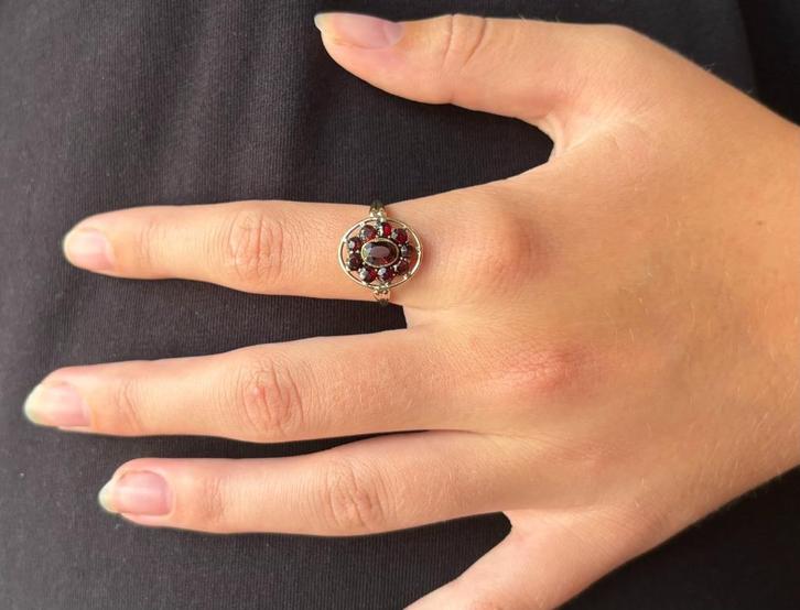 Granaat vintage 14k gouden dames rozet ring entourage, Sieraden, Tassen en Uiterlijk, Antieke sieraden, Ring, Goud, Met edelsteen