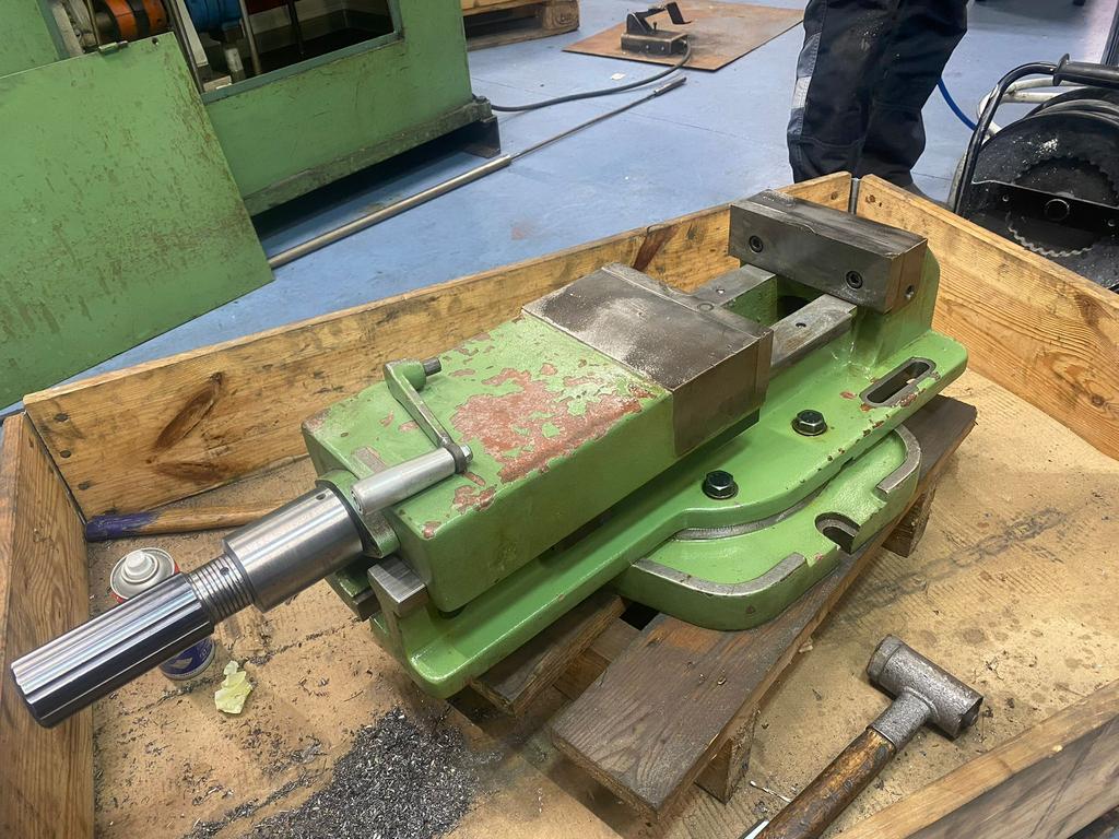 Hydraulische machine klem 200mm, Ophalen, Zo goed als nieuw, Elektrisch, Overige soorten