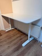 IKEA Bureau Wit (140 x 60cm, verstelbare hoogte), Huis en Inrichting, Bureaus, Ophalen, In hoogte verstelbaar, Zo goed als nieuw