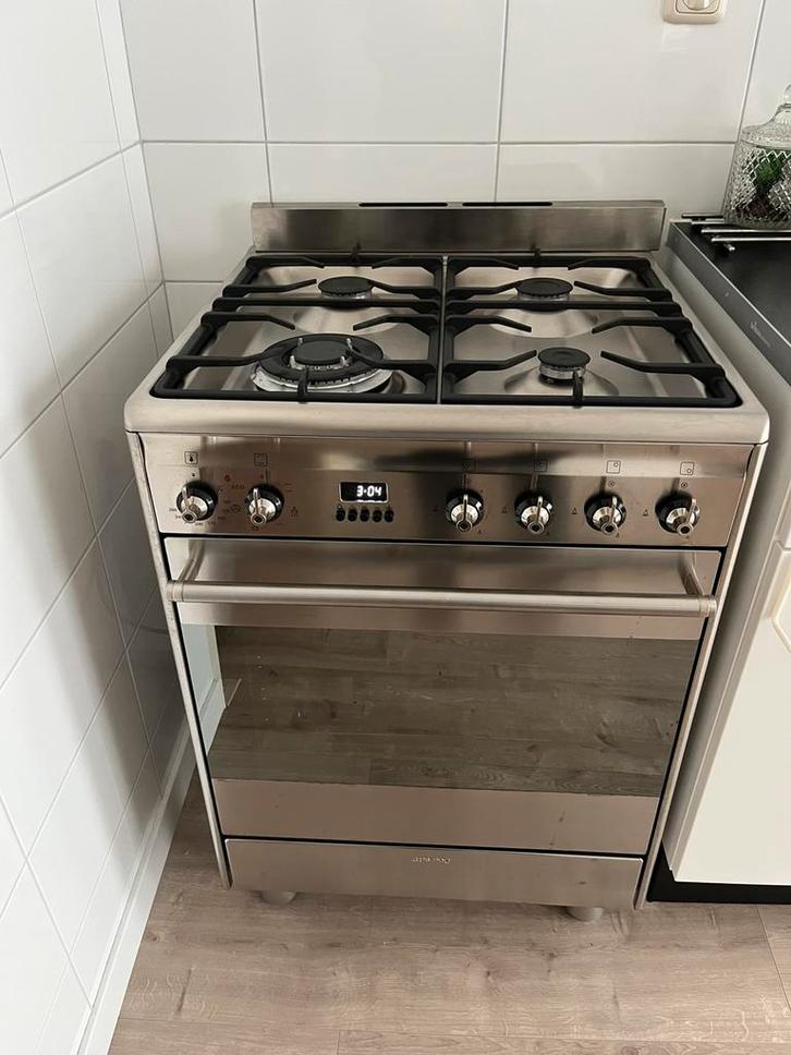 SMEG Gasfornuis nieuw, Witgoed en Apparatuur, Fornuizen, Zo goed als nieuw, Vrijstaand, Gas, 4 kookzones, 85 tot 90 cm, 60 cm of meer