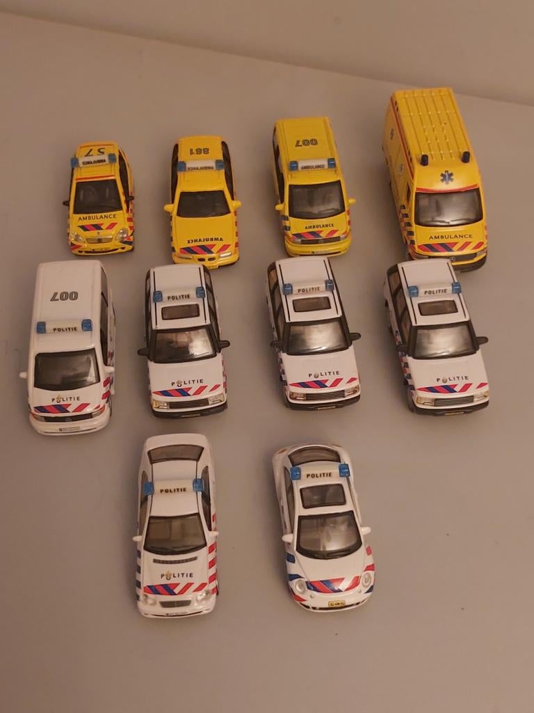 Ambulance's en politieauto's. 1:72. (1:87), Hobby en Vrije tijd, Modelauto's | 1:87, Ophalen of Verzenden, Auto, Overige merken