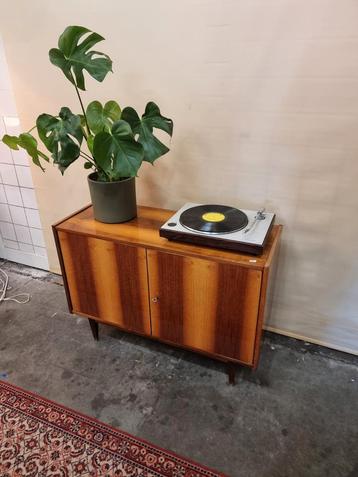 Vintge dressoir jaren 60 mooie houttekening  beschikbaar voor biedingen