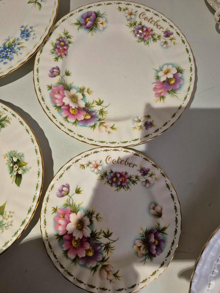 Royal Albert Maand Borden Set, Antiek en Kunst, Antiek | Servies los, Ophalen of Verzenden