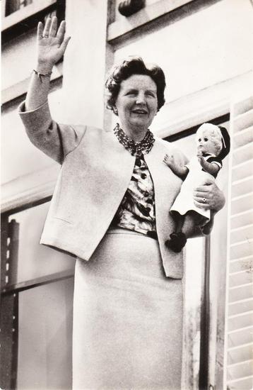 Fotokaart Juliana 1961 beschikbaar voor biedingen