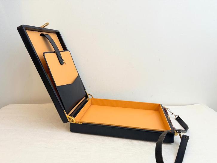 attache koffer donkerblauw leer 36x36x6, Sieraden, Tassen en Uiterlijk, Koffers, Zo goed als nieuw, Leer, Ophalen of Verzenden