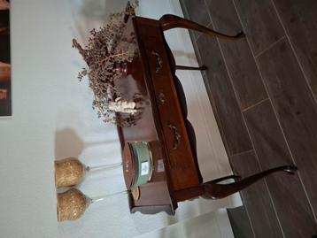 Hele mooie sidetable te koop! Voor vragen mail gerust! beschikbaar voor biedingen