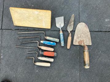 Metselgereedschap troffel voegijzer beschikbaar voor biedingen