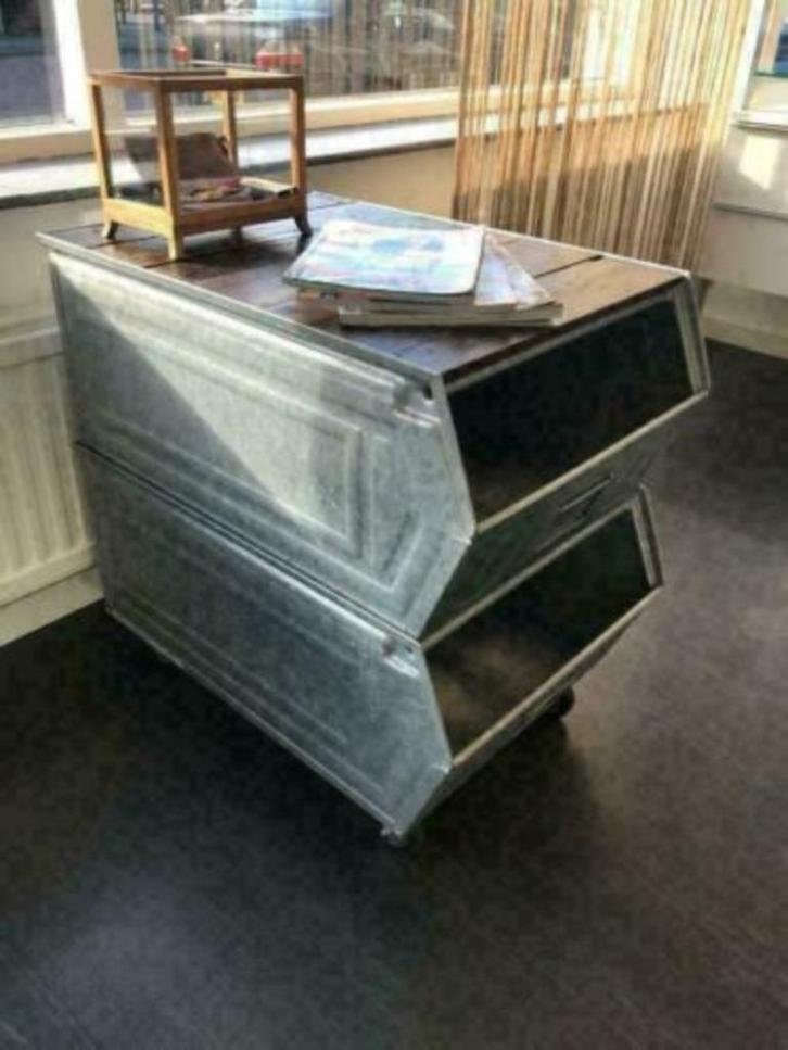 Grote zinken bakken / industrieel / kast / stapelbaar, Huis en Inrichting, Woonaccessoires | Kisten, Ophalen of Verzenden