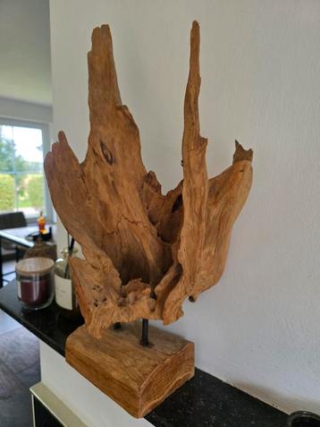 Houten beeld  beschikbaar voor biedingen