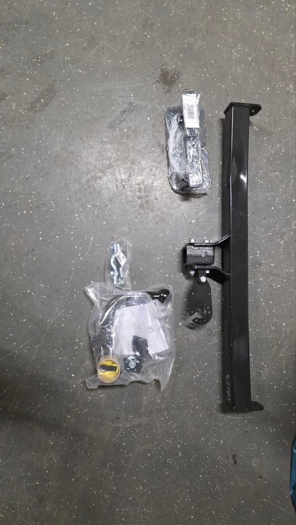 Nieuwe trekhaak BMW E60 - Vertikaal uitneembaar, Auto-onderdelen, Ophalen, Nieuw