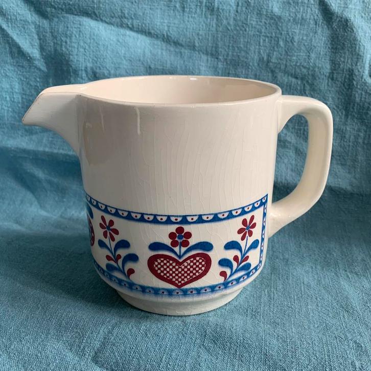 Steffel stoneware germany witte kan met blauwe + rode hartje, Huis en Inrichting, Keuken | Servies, Zo goed als nieuw, Overige stijlen