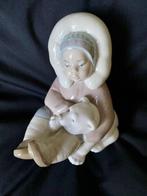 Lladro Eskimo meisje met baby ijsbeer, Verzamelen, Beelden en Beeldjes, Ophalen of Verzenden, Zo goed als nieuw, Mens