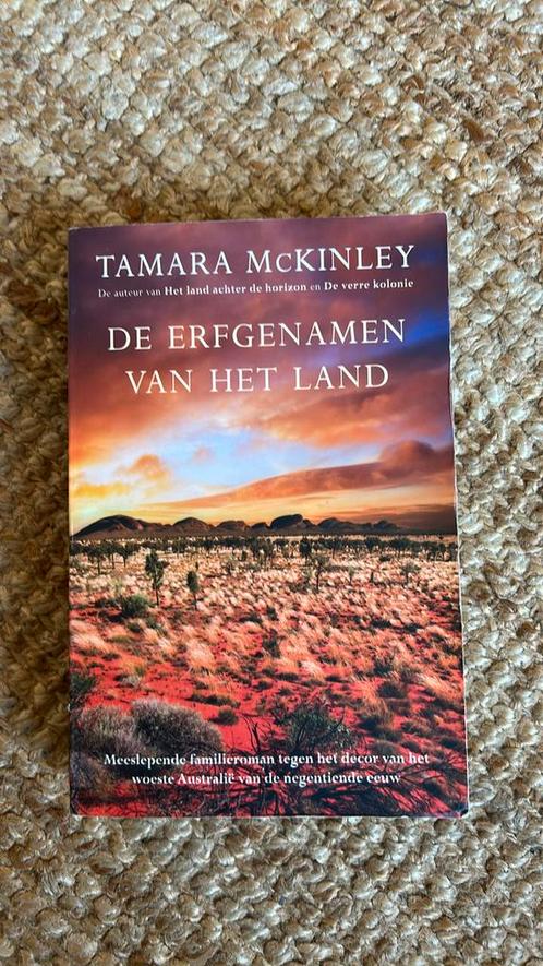 Tamara MacKinley - De erfgenamen van het land, Boeken, Literatuur, Zo goed als nieuw, Nederland, Ophalen of Verzenden