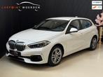 BMW 1-serie 120i | CAMERA | LED | STOELVERW. | 2024, Auto's, Stof, Gebruikt, 4 cilinders, Wit