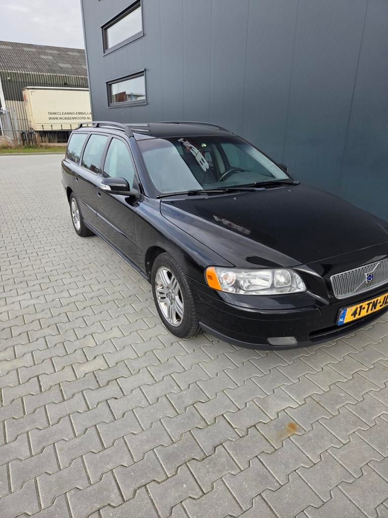Volvo V70 2.4 D 2006 Zwart, Auto's, Volvo, Voorwielaandrijving, 15 km/l, 1800 kg, Zwart