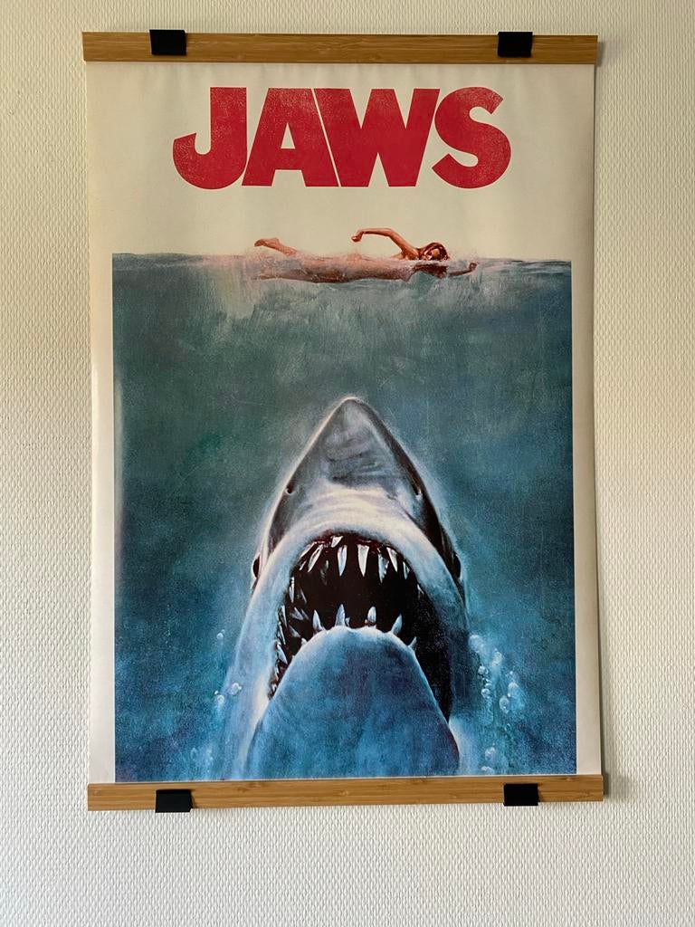 Jaws Filmposter in lijst - 61 x 90 cm, Verzamelen, Rechthoekig Staand, Met lijst, Deurposter of groter, Ophalen of Verzenden