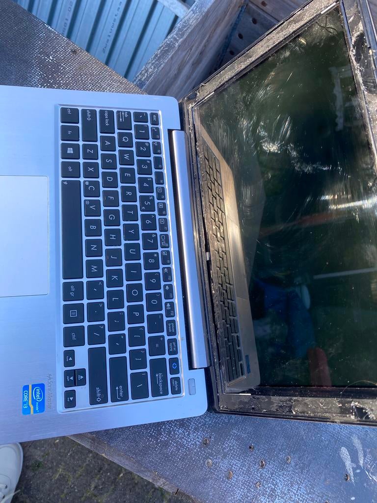 Asus X202e Defecte laptop voor onderdelen of reperatie., Ophalen of Verzenden, Niet werkend