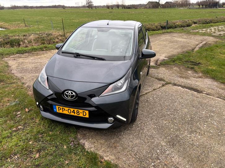 Toyota Aygo 1.0 Vvt-i 69pk 5D 2017 Grijs, Auto's, Toyota, Particulier, Aygo, Achteruitrijcamera, Airbags, Airconditioning, Bluetooth