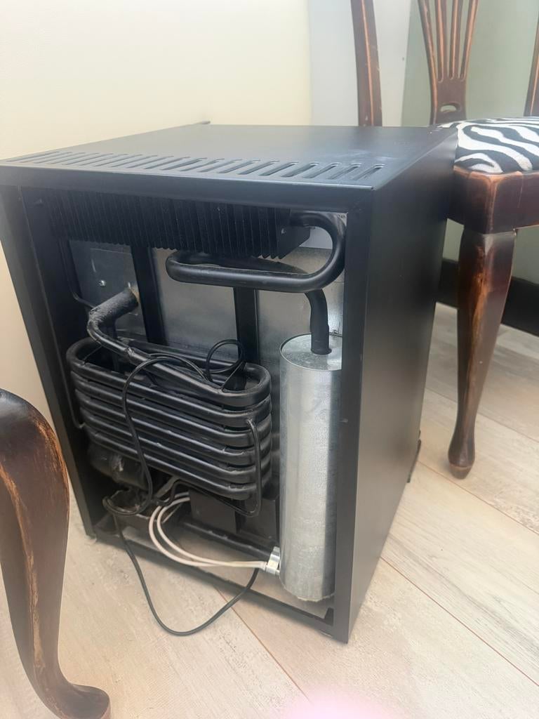 Compacte minibar koelkast, ideaal voor studenten/kamerbewone, Witgoed en Apparatuur, Koelkasten en IJskasten, Ophalen, Minder dan 75 liter