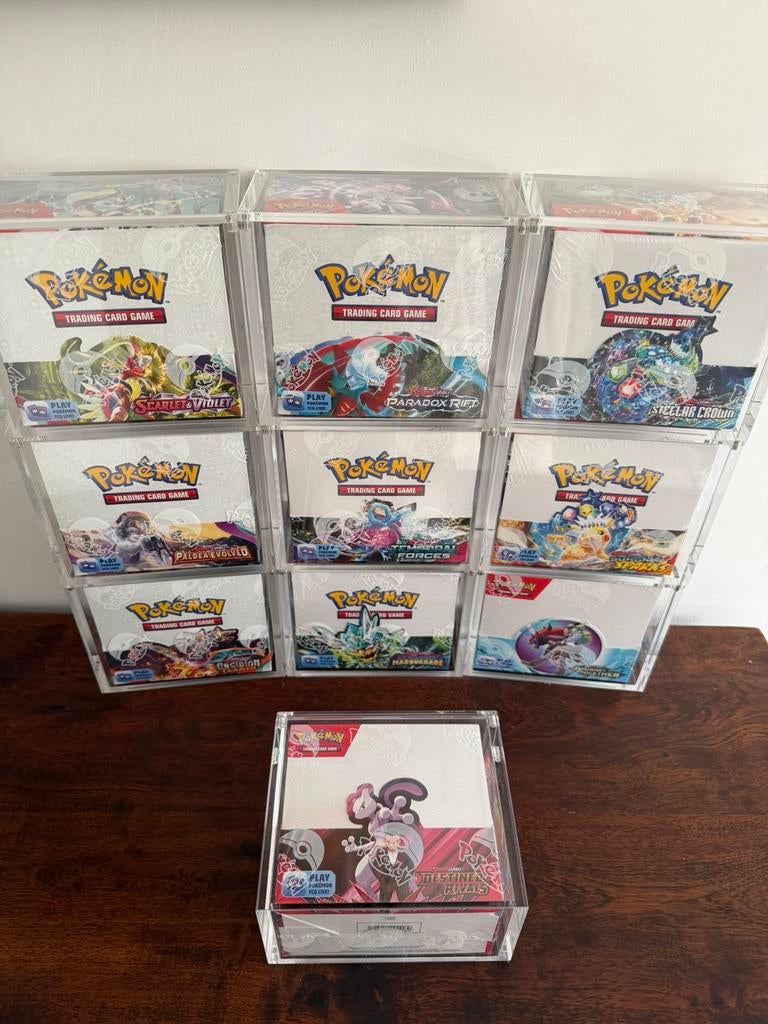 Scarlet & Violet era booster box set + acrylics, Ophalen of Verzenden, Zo goed als nieuw