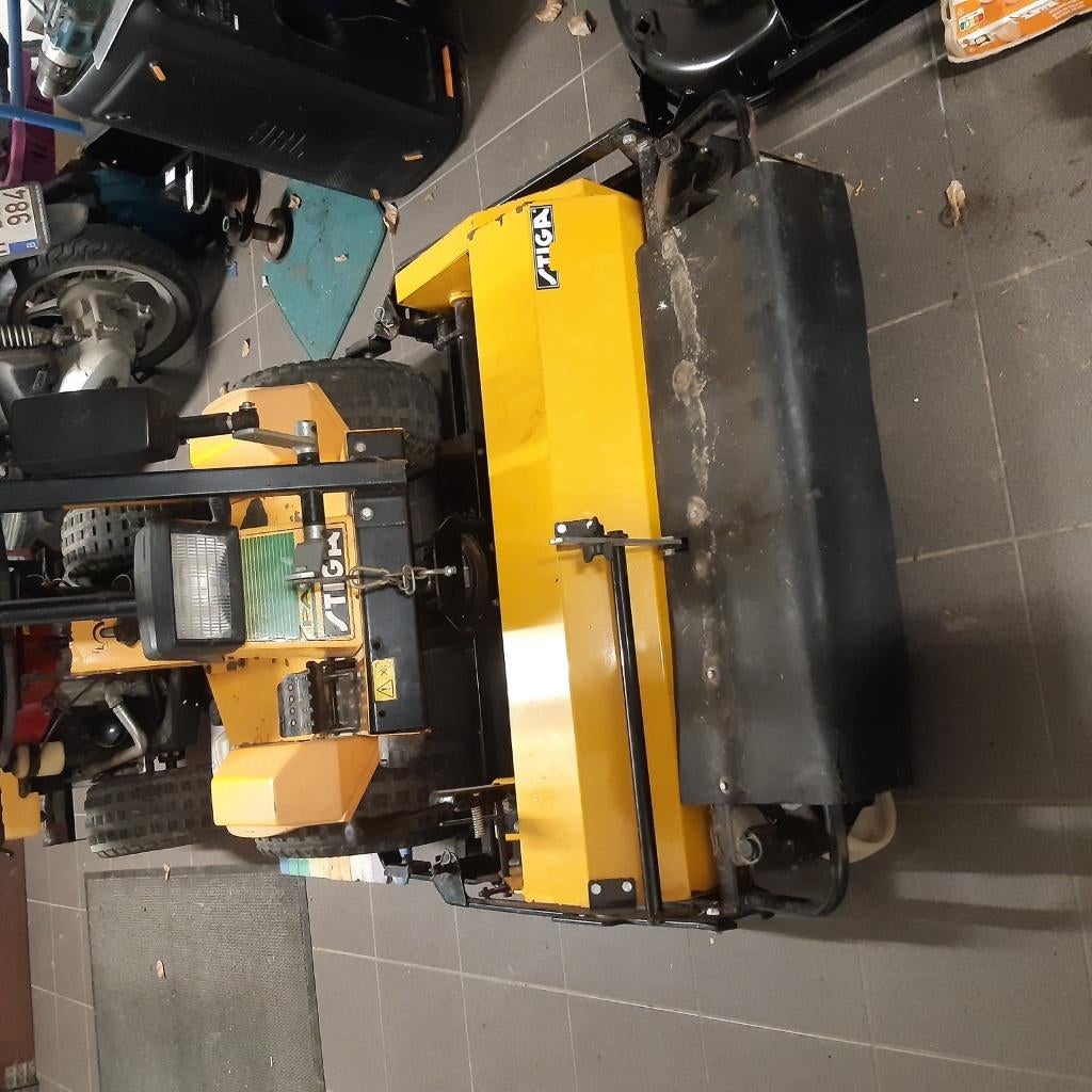 Verticuteerbak en klepelmaaier stiga, Ophalen, Gebruikt, Benzine, Stiga